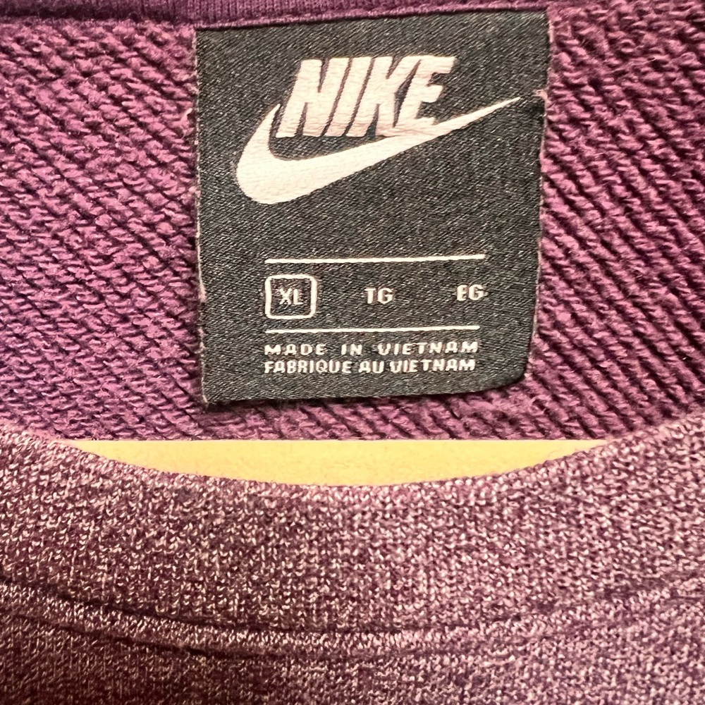 Nike Woman’s Crewneck - Picture 4 of 5